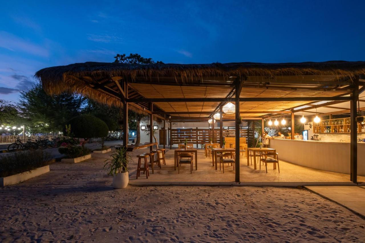 Gili Teak Beach Front Resort Gili Trawangan Exterior photo
