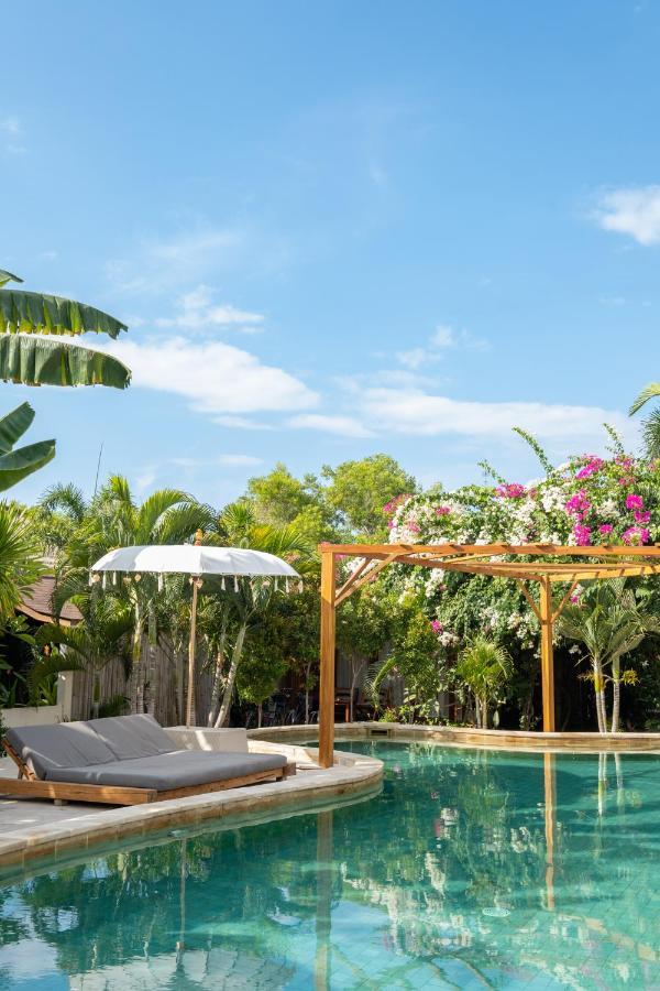 Gili Teak Beach Front Resort Gili Trawangan Exterior photo