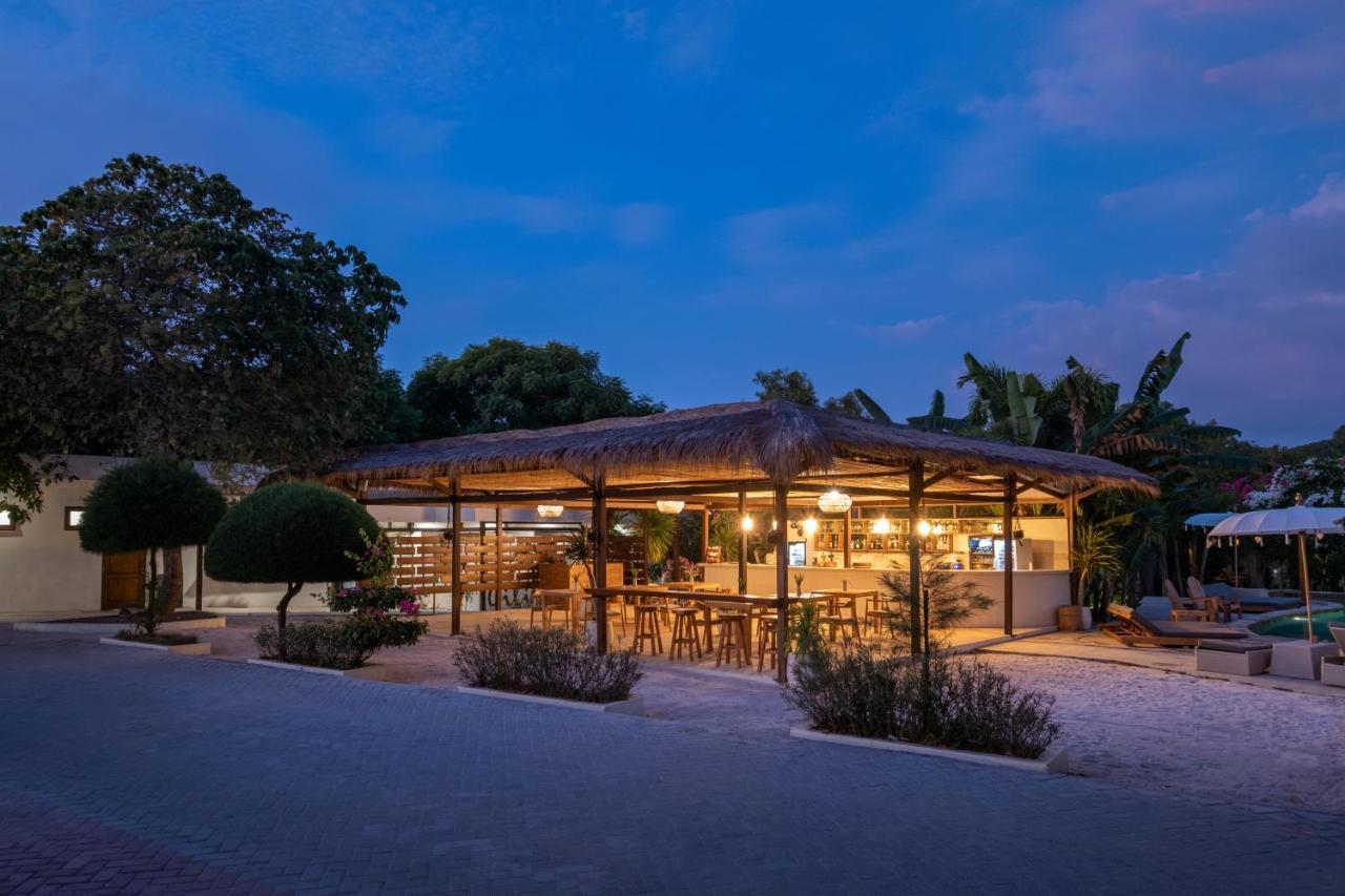 Gili Teak Beach Front Resort Gili Trawangan Exterior photo